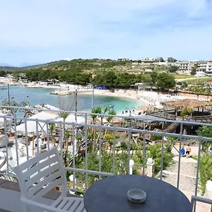  Bed and breakfast Emaar - Beachfront , Newly Renovated Albania